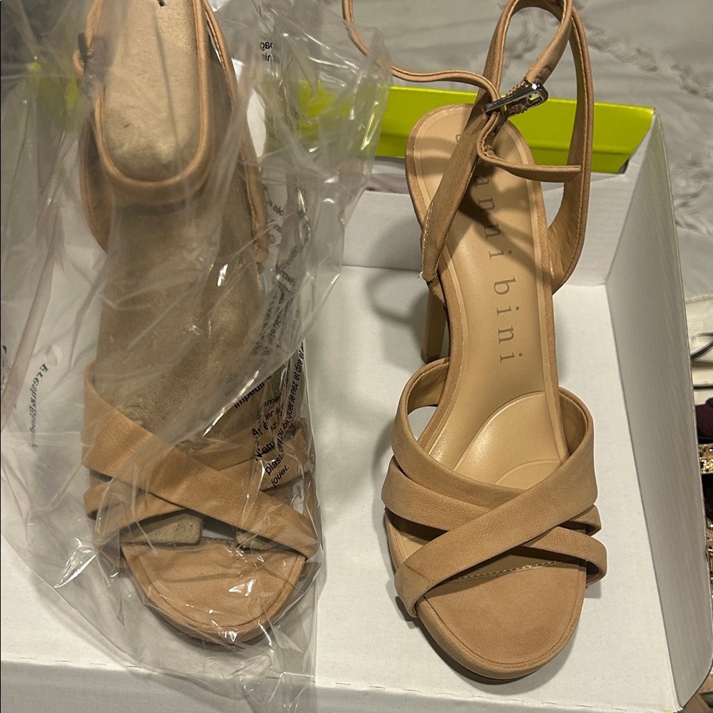 Giani Bernini Beige Strappy Heels